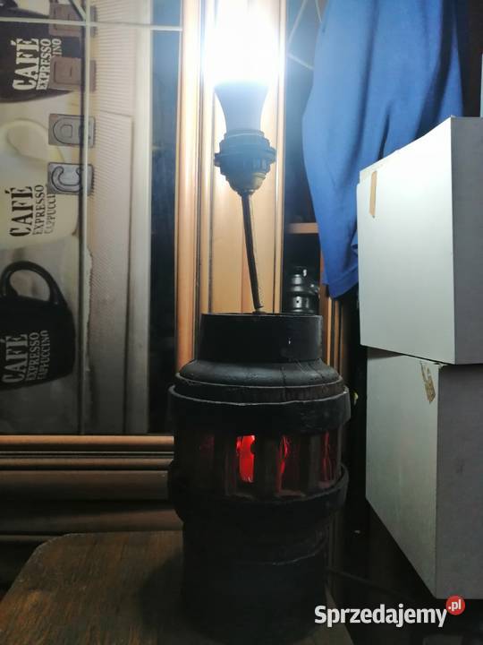 lampa na starej piascie drewnianego kola w stylu dolnośląskie Legnica