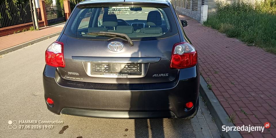 Auris LIFT 18 benzyna 147 Szwajcar lekko uszkodzony Pilawa sprzedam