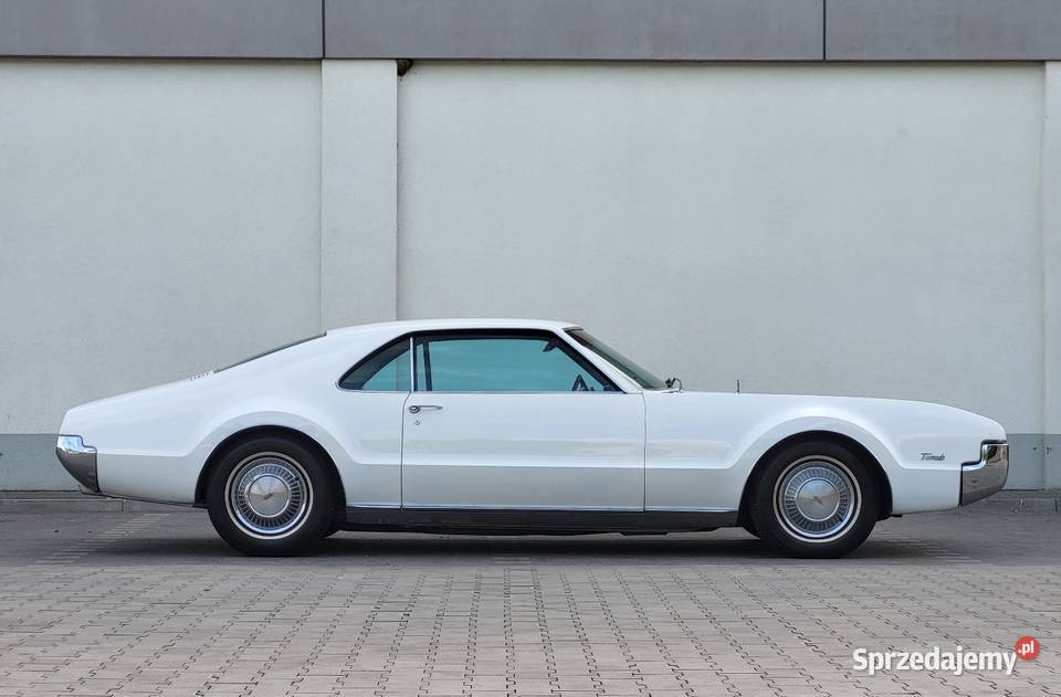 Oldsmobile Toronado 70 V8 z 1967 Sanok