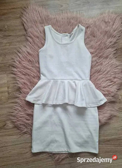 Świetna biała kremowa sukienka z baskinką Cubus Kraków