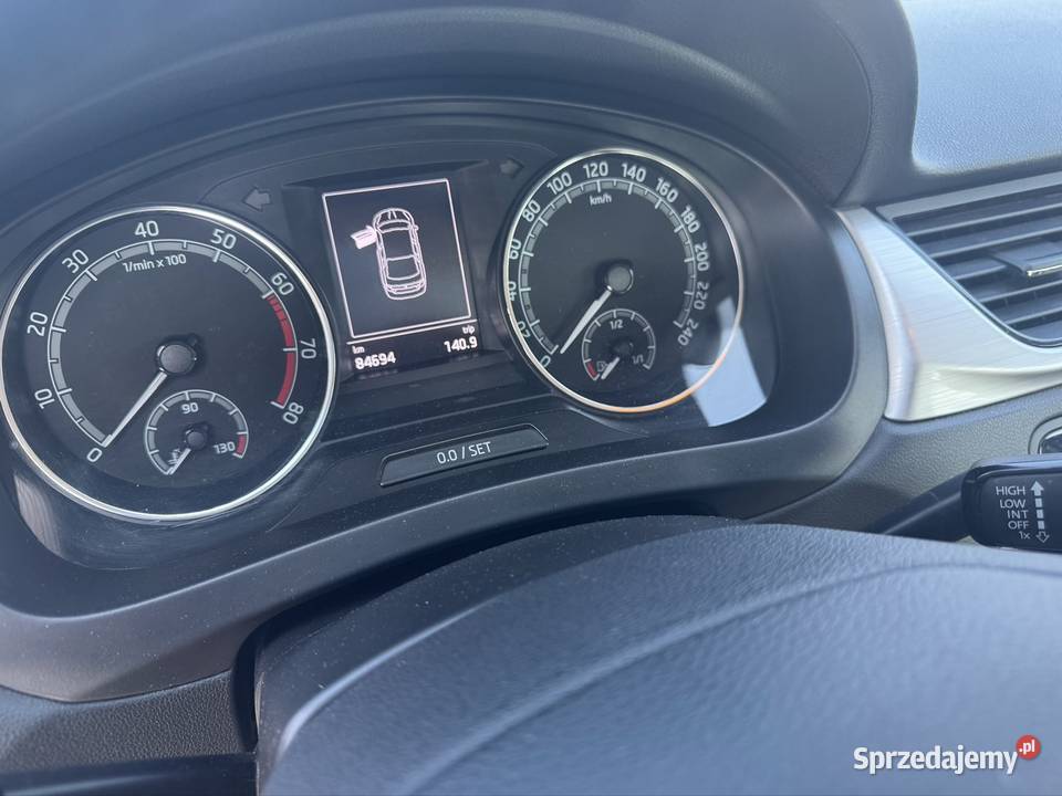 Skoda Rapid salon 100 orginal asystent parkowania Rapid mazowieckie Mława