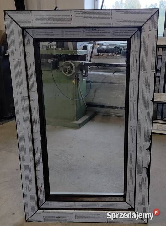 Okno PCV 658 x 1058 MAHOŃ ZEWNĄTRZ