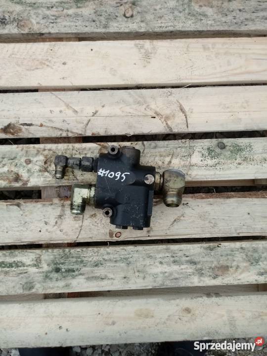 Kostka Case 821C Nowy typ zawór rozdzielacz Kielce sprzedam