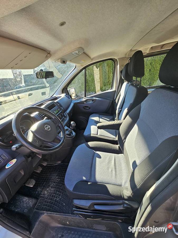 Opel Vivaro B 2016 9 osób Salon Polska