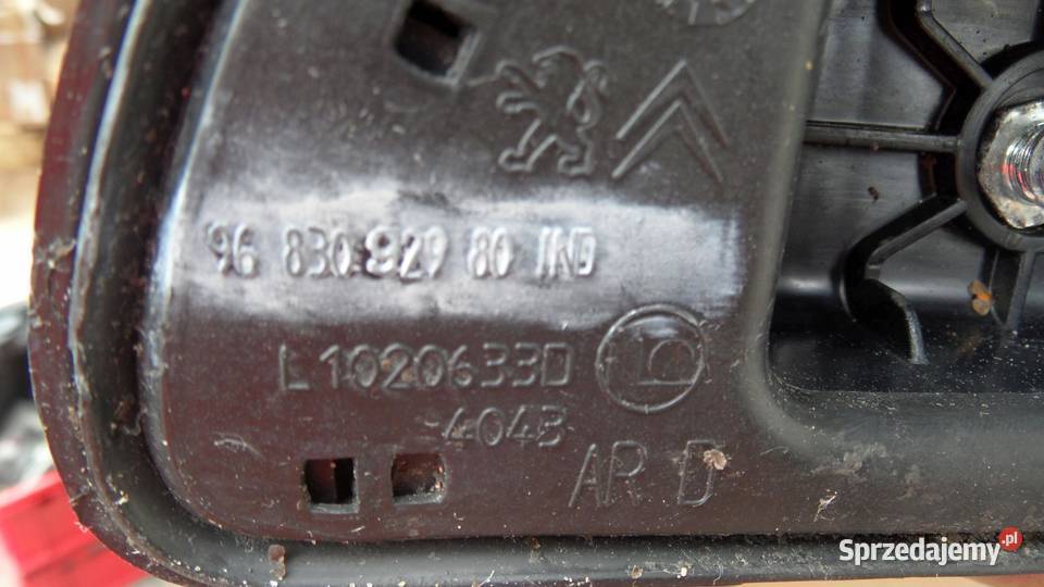 BERLINGO II 08r mocowanie relingu dach prawy tył