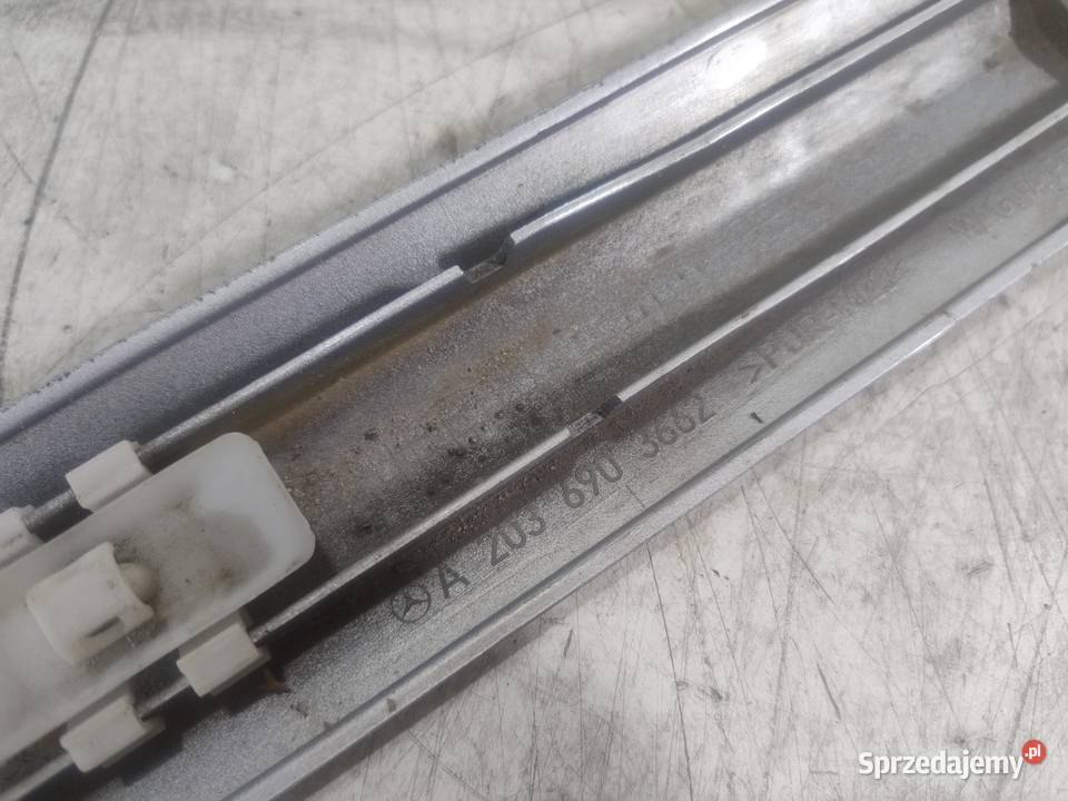 LISTWA DRZWI PRAWY PRZÓD MERCEDES W203 3D 744 osobowe