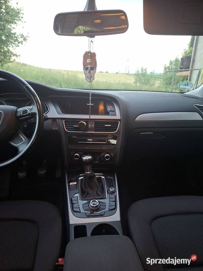 Audi A4B8 manualna