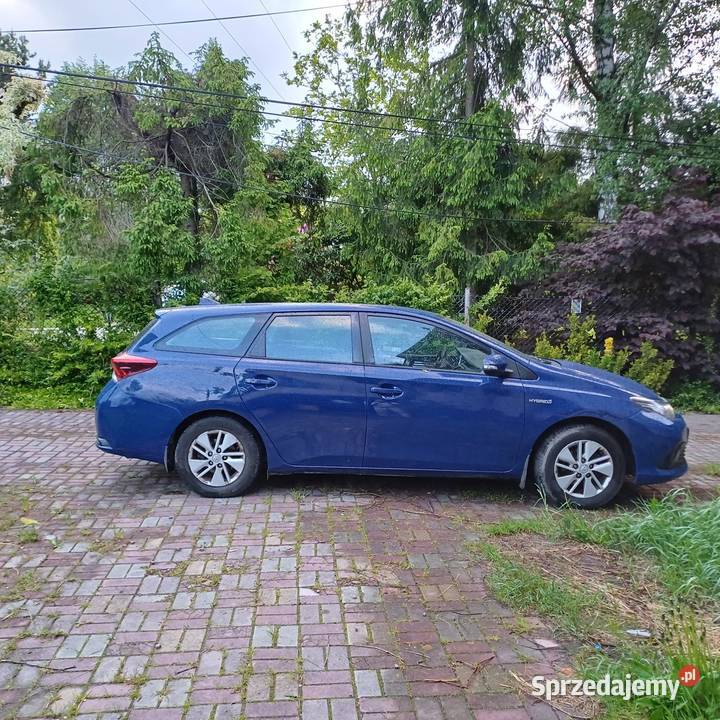 Toyota Auris hybryda kombi LPG Wieliczka sprzedam