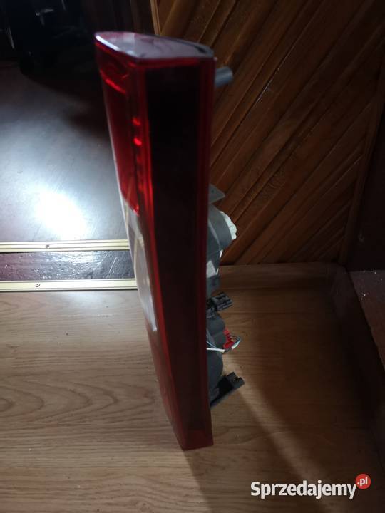 LAMPA TYLNA LEWA 265556737R TRAFIC VIVARO