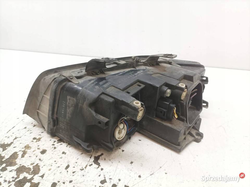 LAMPA PRZÓD PRAWA SOCZEWKA Audi A4 II 20002006
