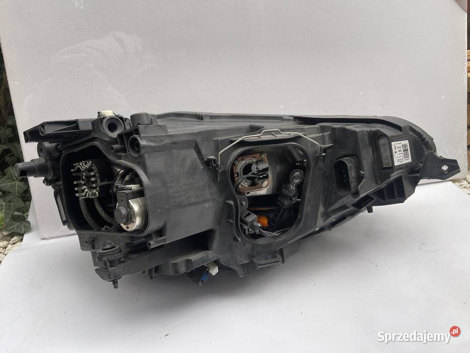 VOLKSVAGEN SPORTSVAN LEWA LAMPA BIXENON Ostroróg sprzedam