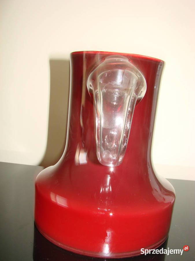 dzbanek czerwone szkło Pruszcz Gdański