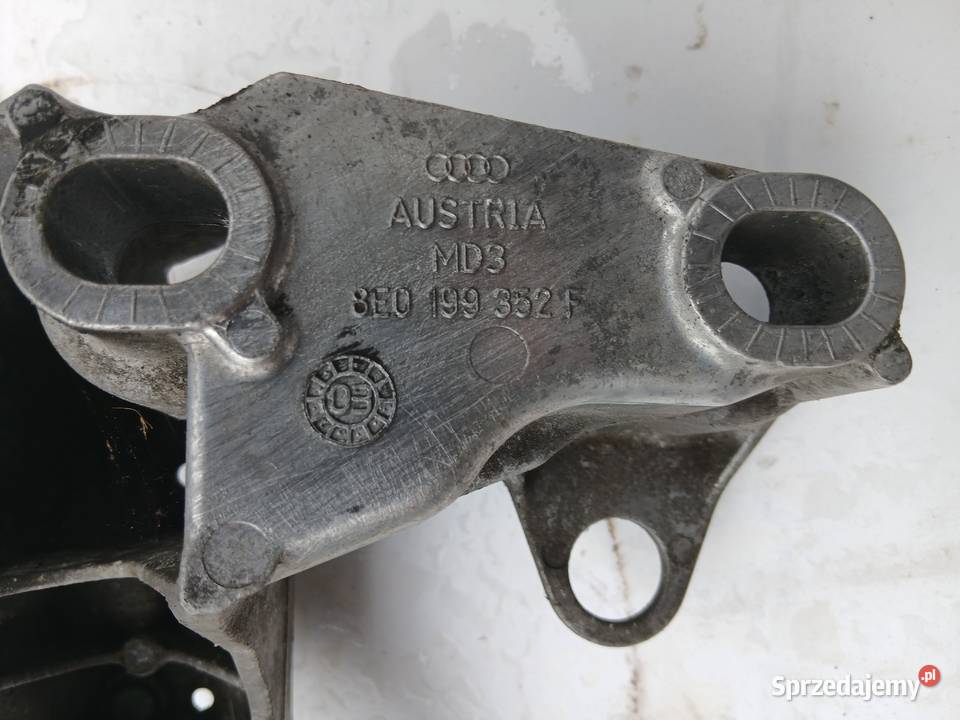 Łapa silnika prawa Audi A4 B6 B7 Passat B5