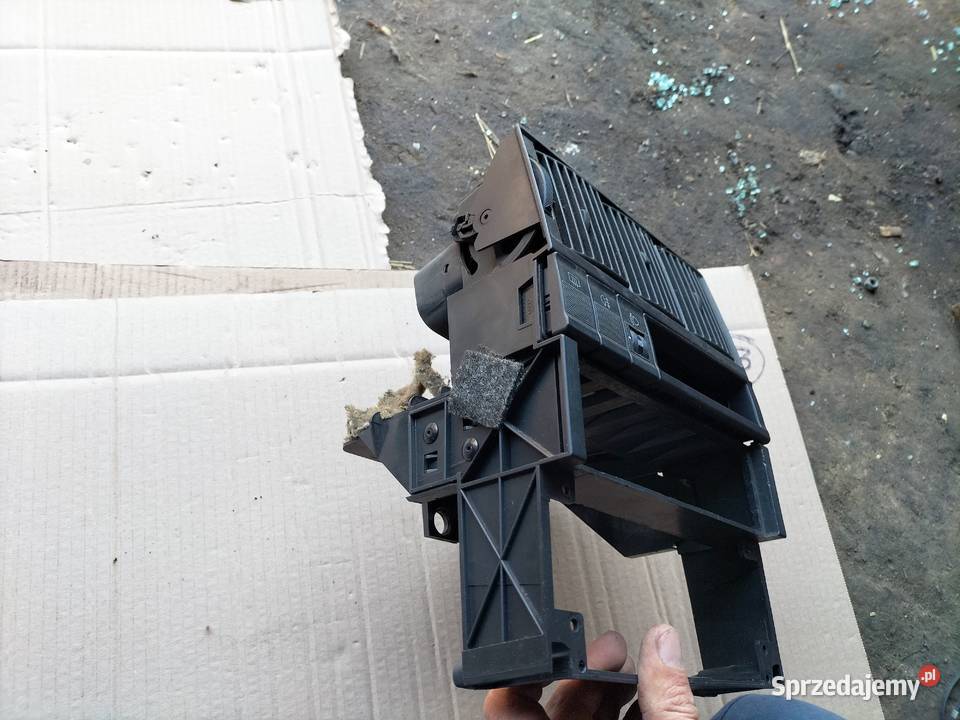 AUDI 80 B3 80B3 ŚRODKOWA KRATKA NAWIEWY PANEL osobowe Kratki nawiewu Kamień-Kolonia sprzedam