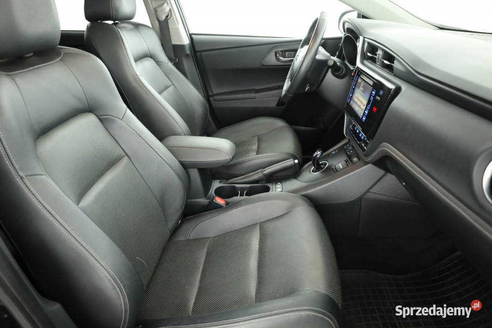 Toyota Auris Hybrid asystent pasa ruchu