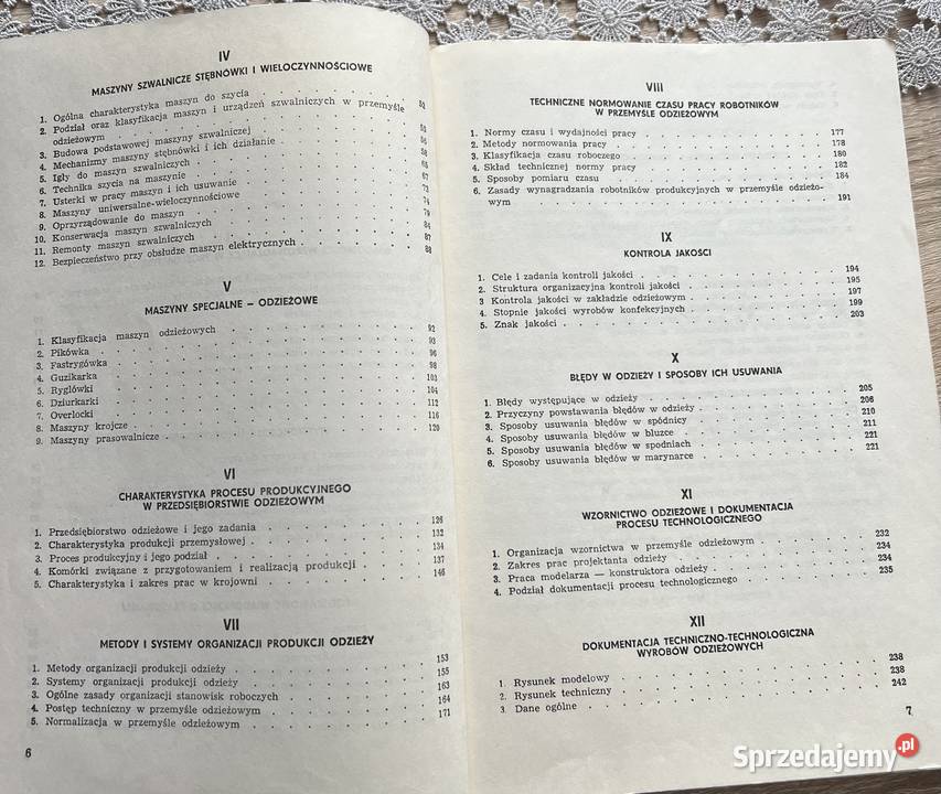Krawiectwo Bujalski js Książki naukowe i popularnonaukowe