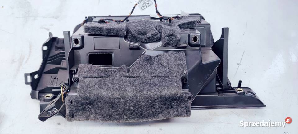 SCHOWEK PASAŻERA AUDI A1 8X LIFT 8X1857035B 4PK osobowe śląskie Przystajń
