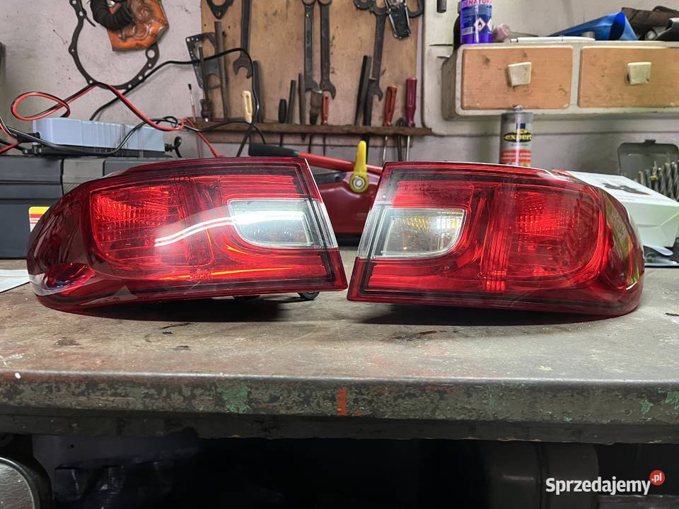 Clio iv komplet lamp tylnych prawa i lewa strona Rok produkcji 2016 Zabrze
