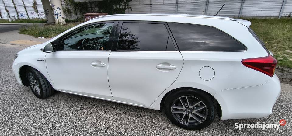 Toyota Auris Touring Sports Hybrid 18 136 2015 Raszyn