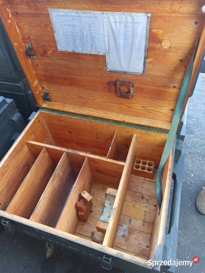 Skrzynia drewniana wojskowa z przegrodami 91 x Skierniewice