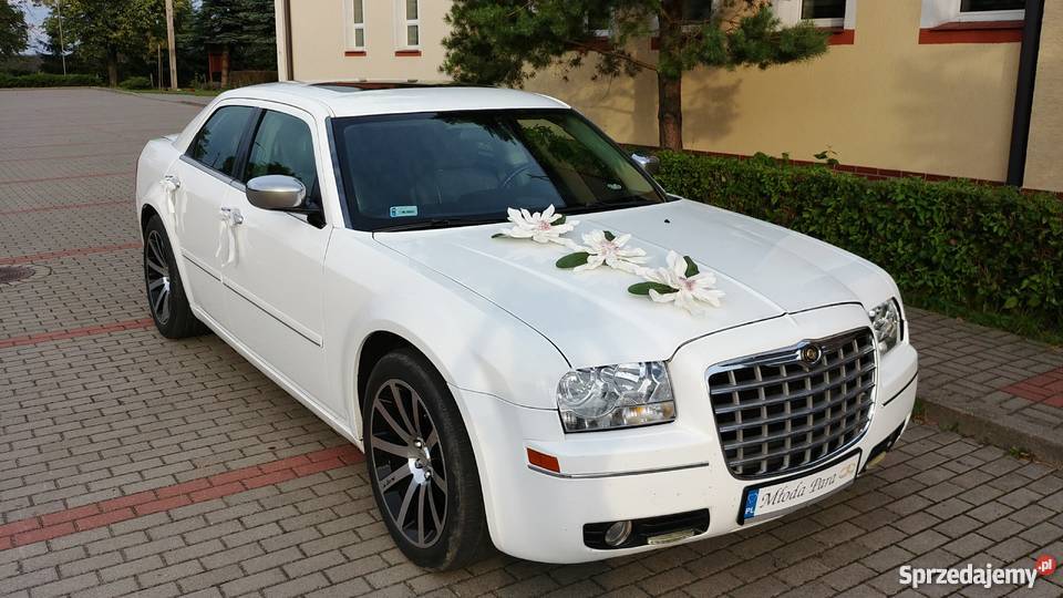 Auto na ślub chrysler 300C biały i czarny Olsztyn