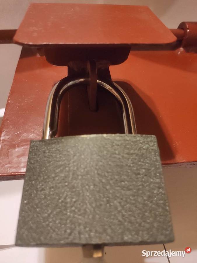 Zasuwa z osłoną na kłódkę Łazy