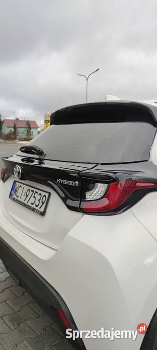 Toyota Yaris 15 hybryda 2021r 82 przebiegu mazowieckie Ciechanów