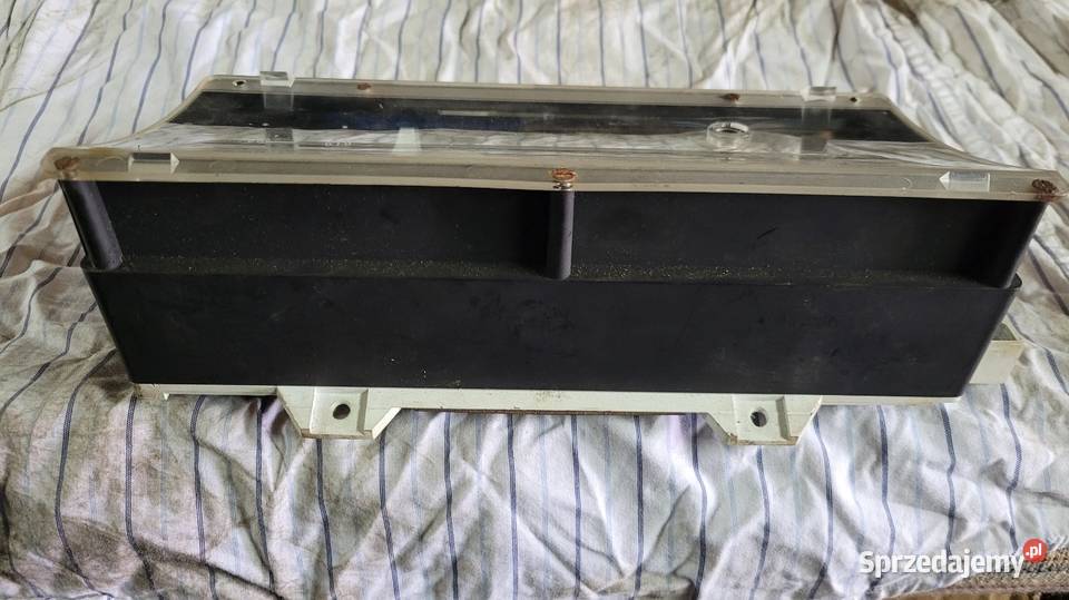 Nieużywana obudowa licznika Fiat 126p FL 8793 Rok produkcji 1987 Liczniki i zegary łódzkie