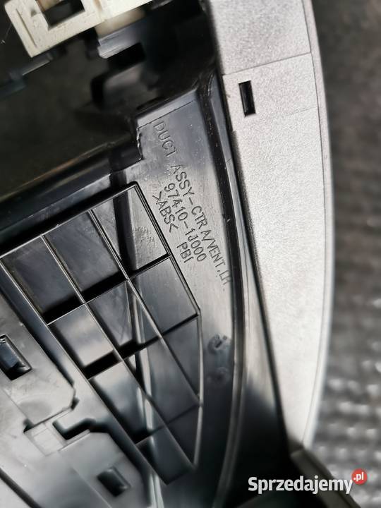Kratka nawiewu wyświetlacz ramka hyundai i20 1 I