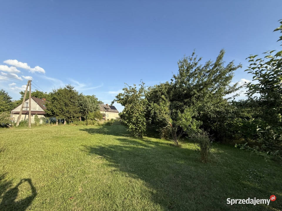 Mokry Dwór działka 225a z domem i budynkami gosp