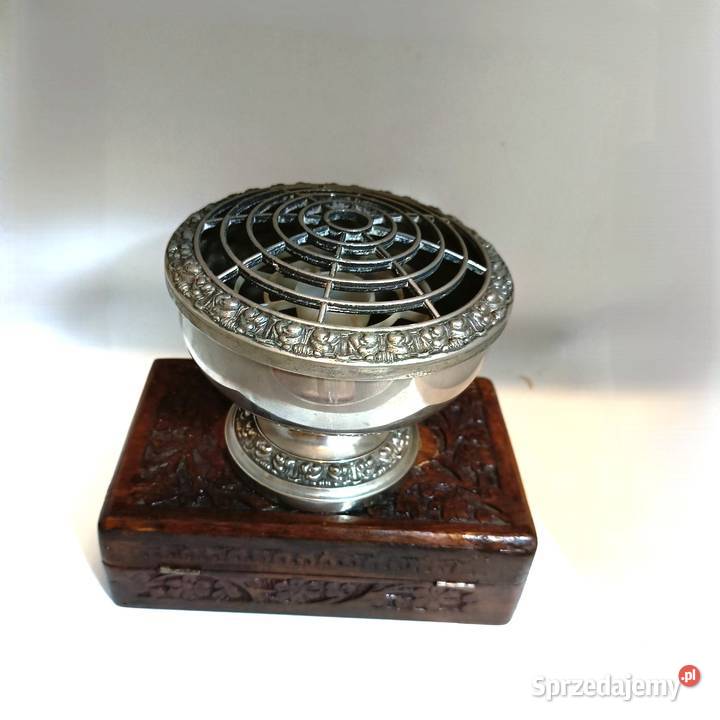 Zabytkowa platerowana ikebana