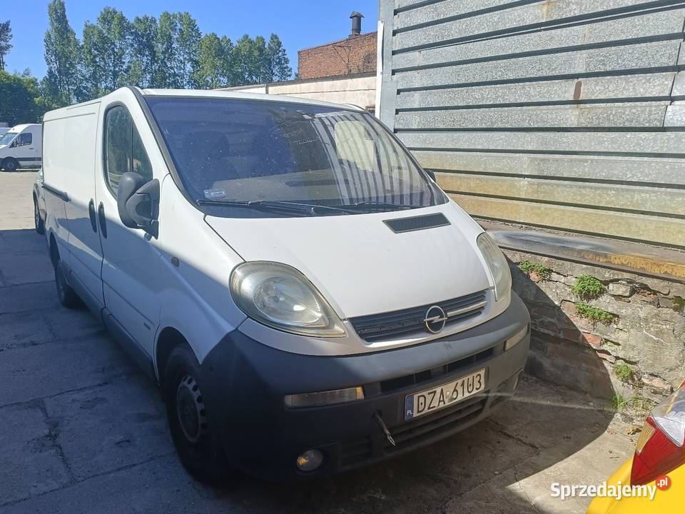 Opel Vivaro long uszkodzony Opel Wrocław