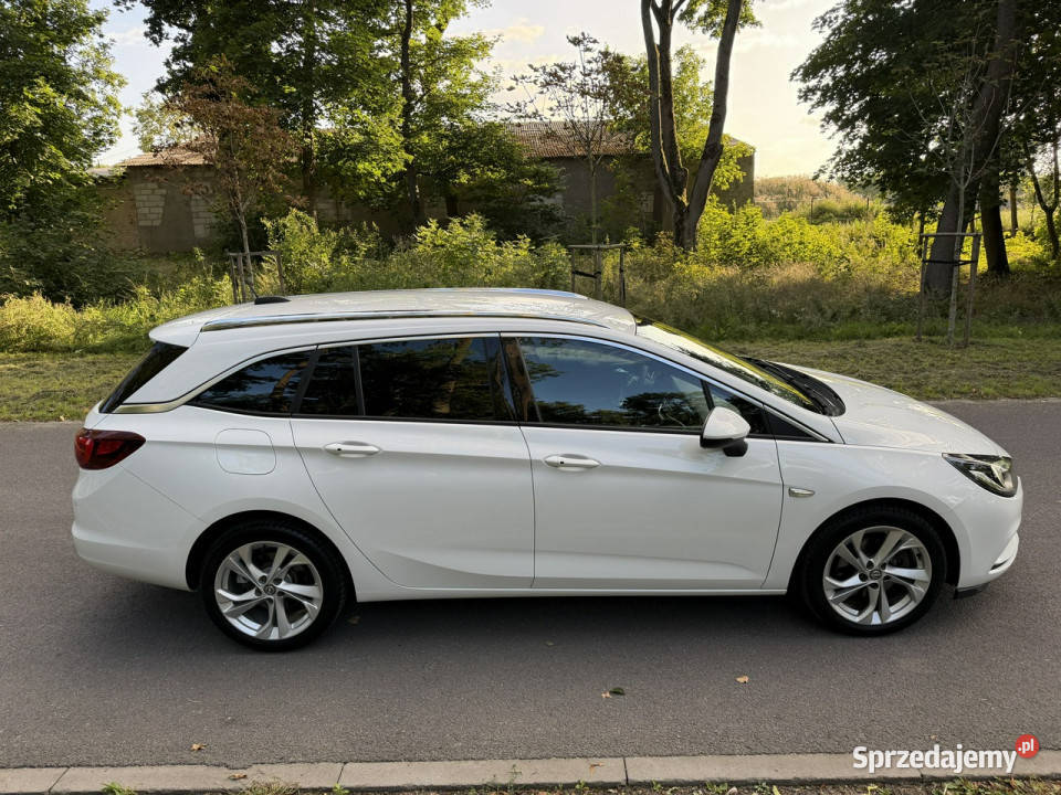 Opel Astra Cosmo Sport Tourer 16 CDTI 136 2016r Józefkowo