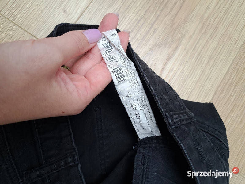 Czarne szorty Stradivarius Basics rozmiar 40 Trąbki Wielkie