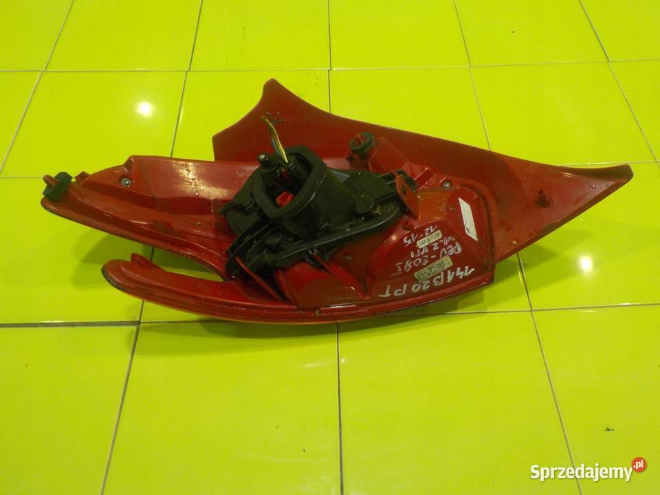 PEUGEOT 208 I 12 VTI 12r 5D lampa prawa tyl Suków