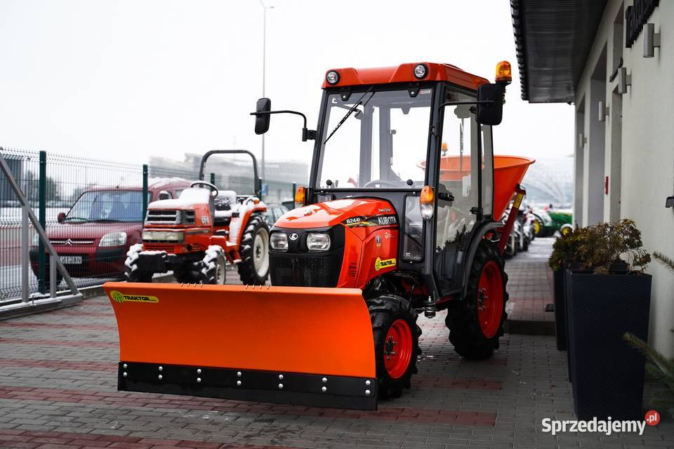 Kubota B2441 Neo Star 4x4 24 CAB posypywarka sprzedam
