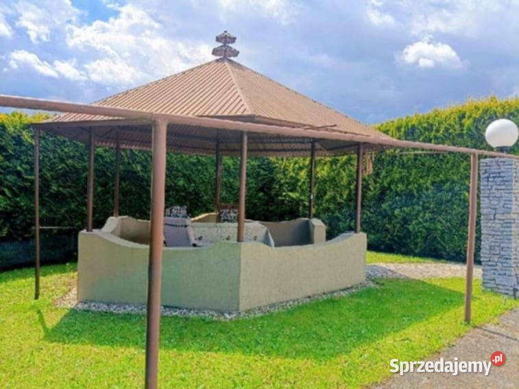 Parter domu z budynkiem gospodarczym