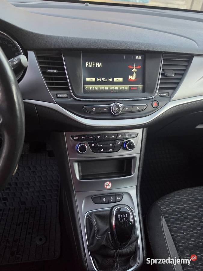 Opel Astra 12 Turbo Sports Tourer lakier metallic Bąków Górny
