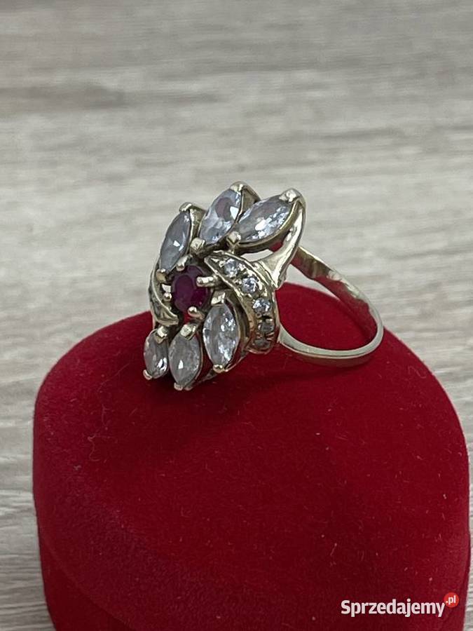 Pierścionek złoty p 585 r15 401g cyrkonią złote