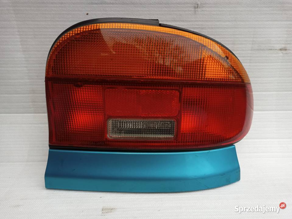 Mazda 121 lampa tył tylna prawa wkład