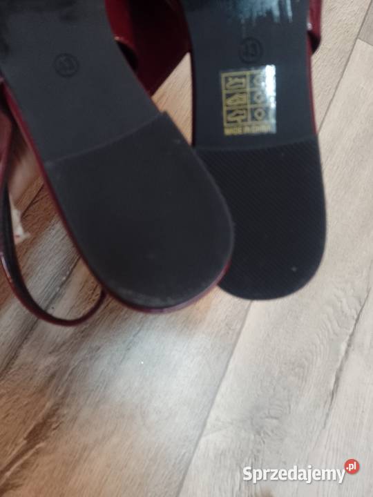 43 Bordowe baleriny wieczorowe z odkrytą piętą Kraków