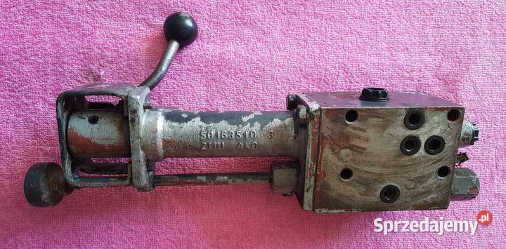 Rozdzielacz pod błotnik Ursus c330 oryginalny z Gorzów Śląski