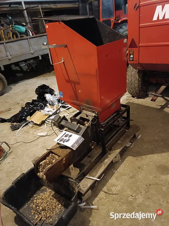 Podajnik na zrębki biomasę trociny bez przeróbek pieca