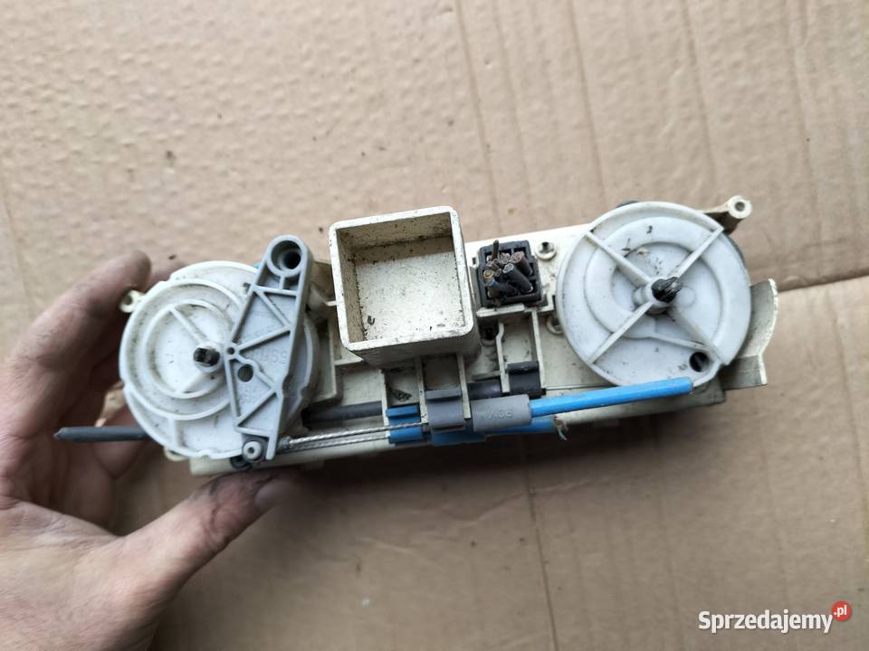 Panel nawiewu Opel Vectra B 6081F1A OPEL Wyposażenie wnętrza Kamień-Kolonia