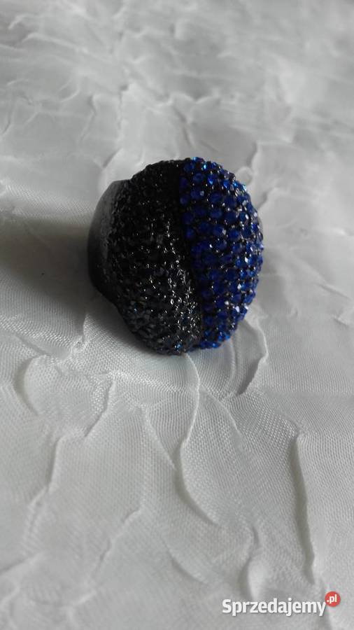 PIERŚCIONEK Z OKAZAŁYM OCZKIEM W KSZTAŁCIE UST Piła sprzedam