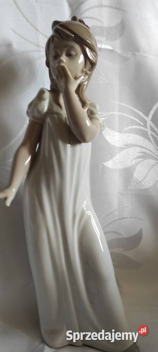 Figurka NAO autorstwa Lladro przedstawiająca Pabianice