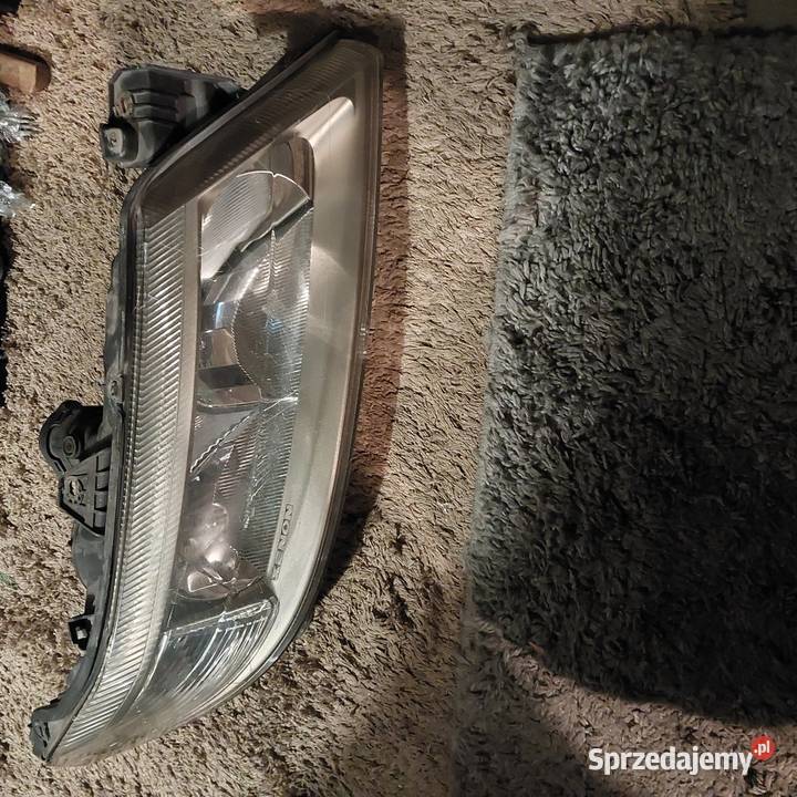 Lampa prawa przód Renault Laguna ll xenon Kiełczów sprzedam
