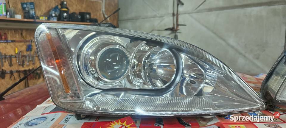 Ford c lampy Xenon komplet oryginalne Rok produkcji 2004