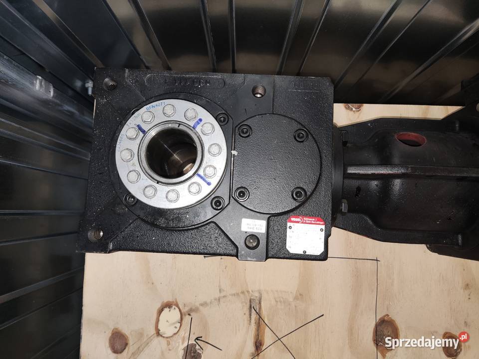 SERVO Serwomotor 132 kW z przekładnią LENZE Libusza