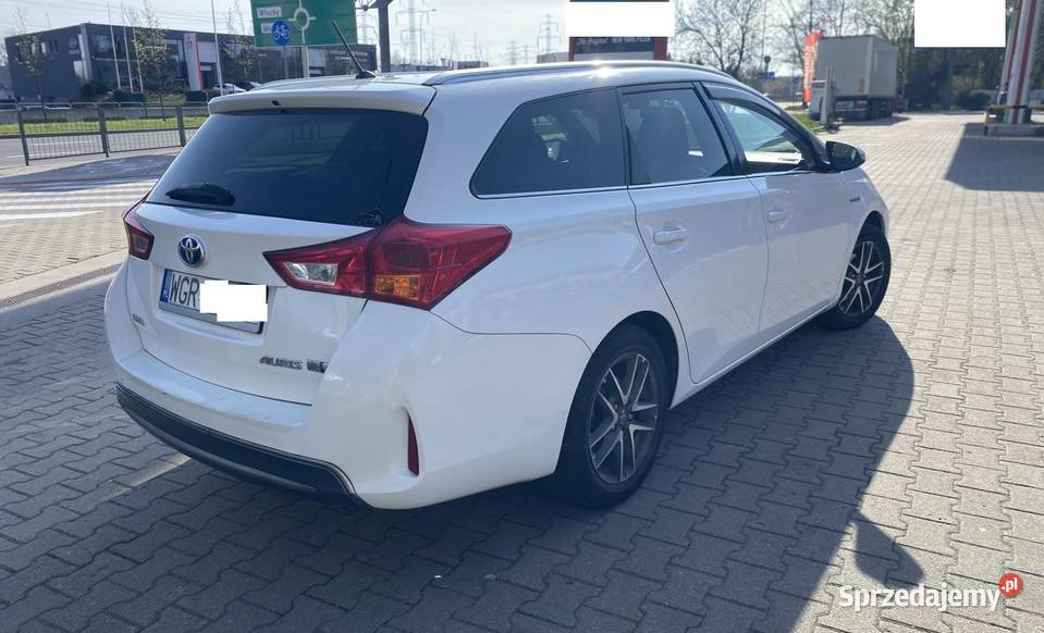 Toyota Auris Hybrid 2015 1800cm3 Warszawa